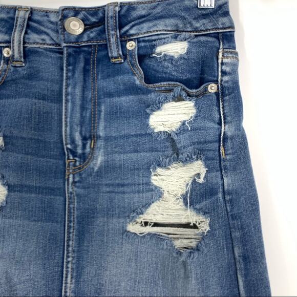 American Eagle Distress Jean Mini Skirt Women’s Size 0 Next Level Stretch - Picture 2 of 9